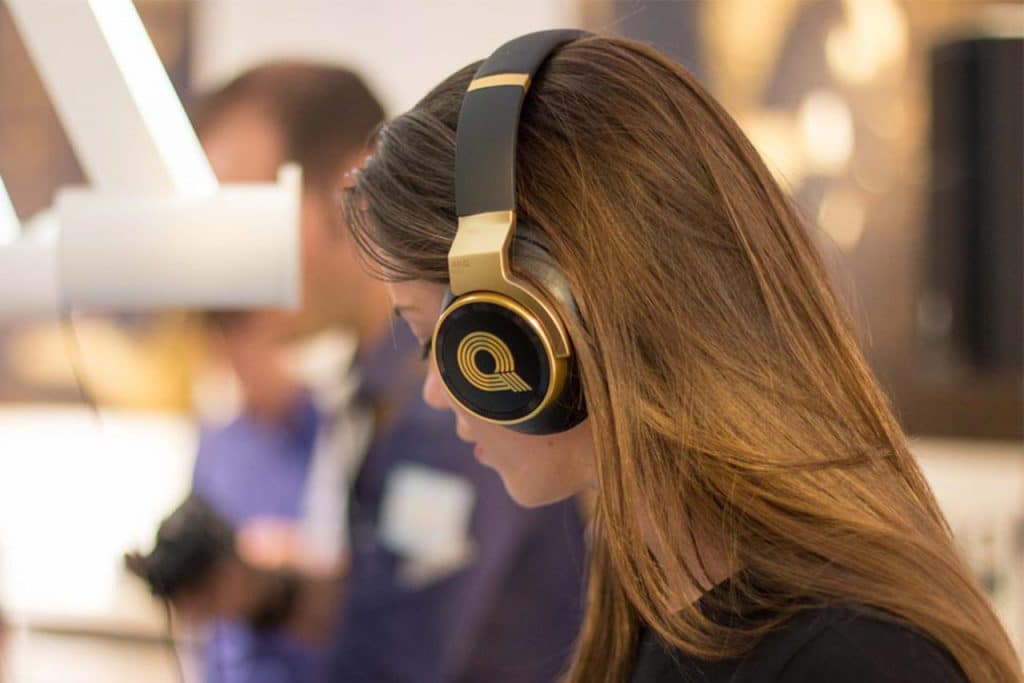 AKG N90Q: Kopfhörer mit D/A-Wandler und Messmikrofon