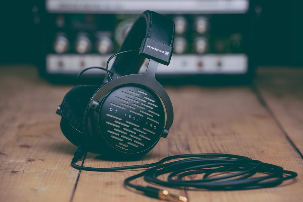 Beyerdynamic DT 1990 Pro: TESLA-Kopfhörer mit offener Bauweise