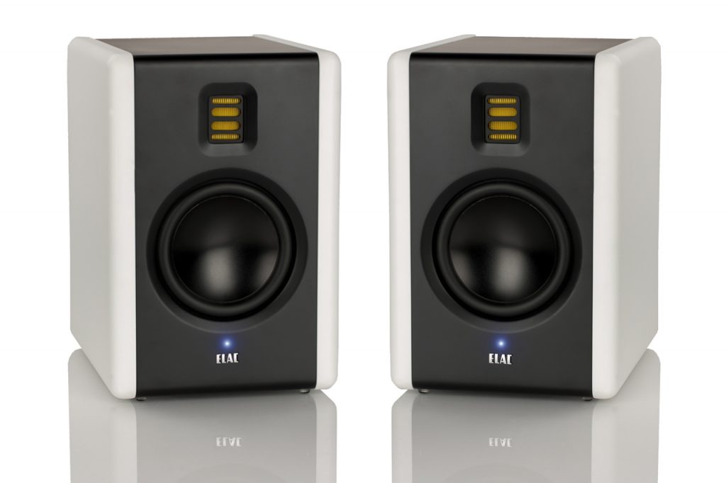 Elac AM 200 passt sich seiner Umgebung an