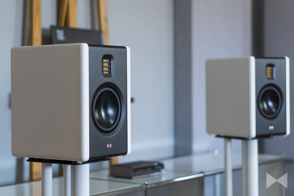 Elac AM 200 Test: zeitgemäße Aktivlautsprecher