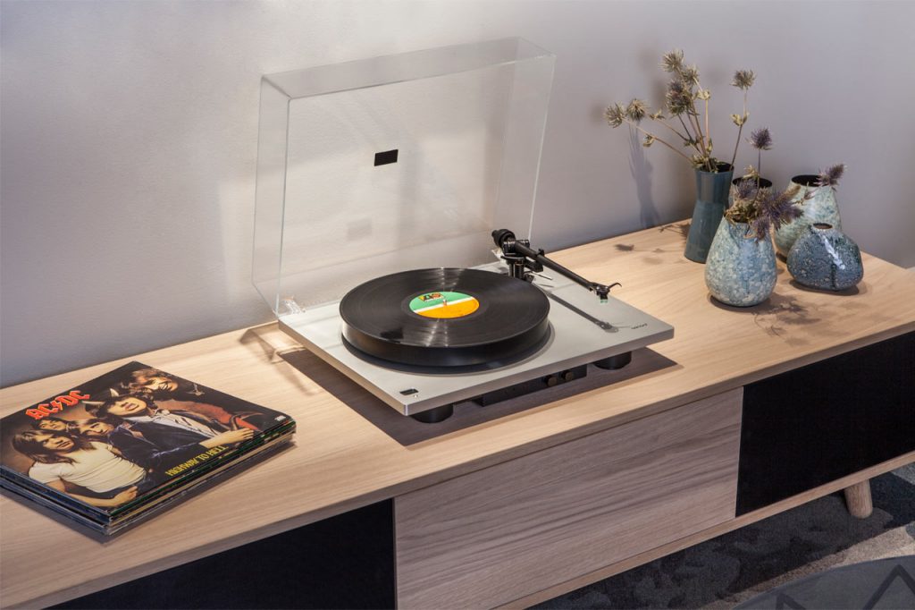 sonoroVINYL: Plattenspieler mit Phono-Vorverstärker
