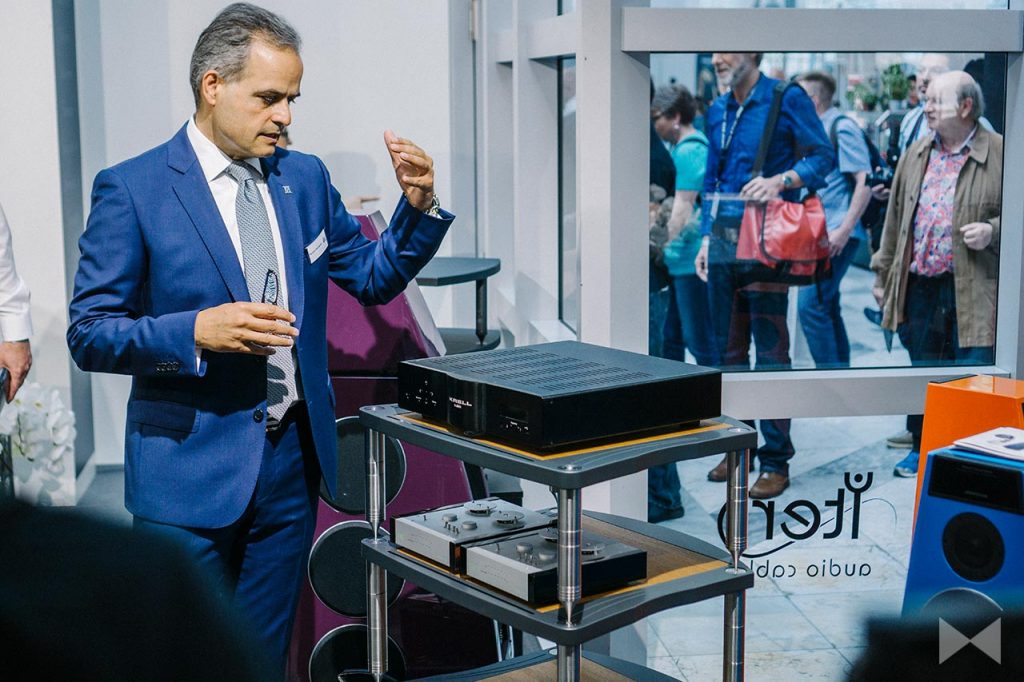 Bassocontinuo Reference 2.0: HiFi-Racks mit Bluetooth-NFC