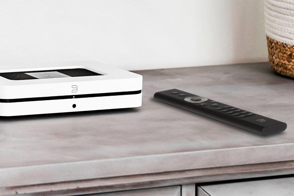 Bluesound RC1 Fernbedienung steuert HiRes-Multiroom-System