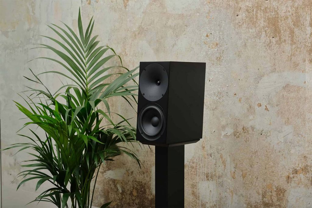 Buchardt Audio A500 + Hub: Aktivlautsprecher mit Raumeinmessung