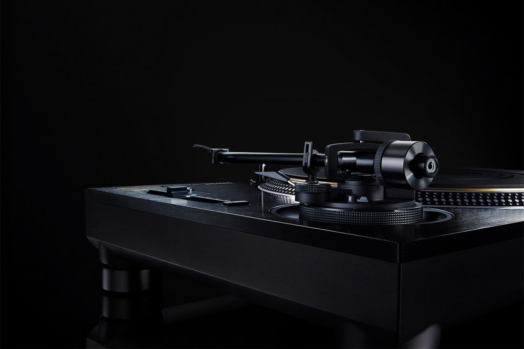 Technics SL-1210GAE: Limitierter Plattenspieler ganz in Schwarz
