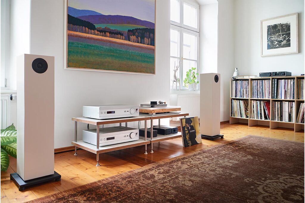 Minimalistisches Hifi-Regal von Bauer Audio