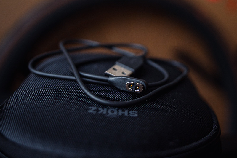 Shokz-Ladekabel Akkulaufzeit von bis zu 14 Stunden