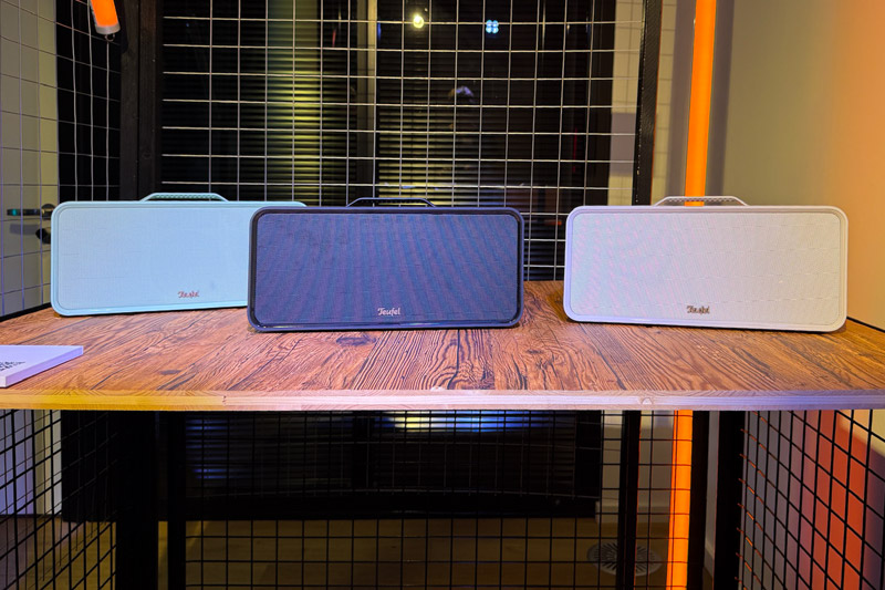 Neben dem bekannten Night Black gibt es die neue Generation auch in Mint Green und Moon Grey