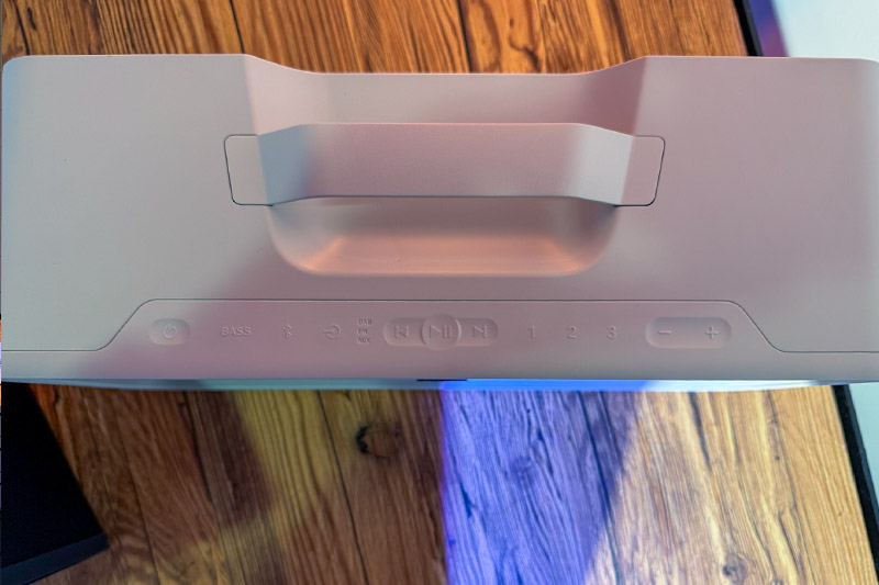 Als Bluetooth-Radio kombiniert der BOOMSTER 4 kabelloses Musikstreaming mit klassischem Radioempfang