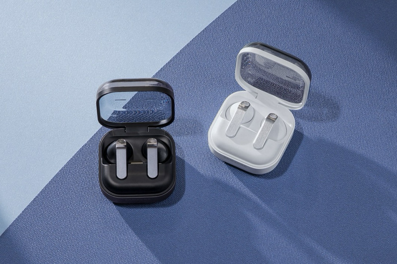 Klanglich spielen die Buds ausgewogen mit klaren Stimmen und sauberen Höhen
