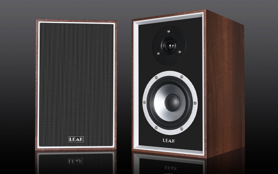 Die Frequenzweiche nutzt Polypropylen-Kondensatoren und Luftspulen