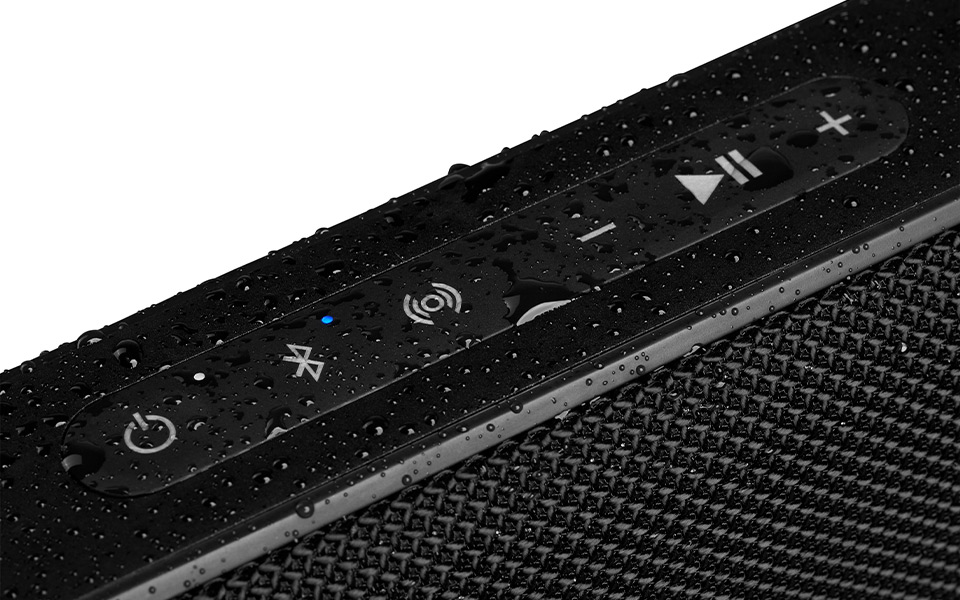 Die Steuerung erfolgt direkt am Gerät über große Tasten oder alternativ per Teufel Go App