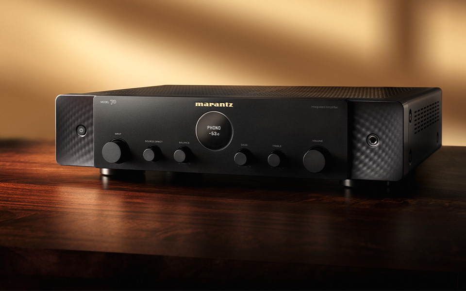 Über HDMI ARC übernimmt der Marantz-Verstärker den Ton eines Fernsehers