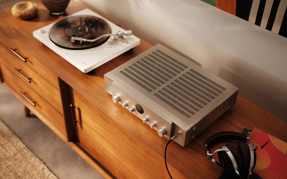 Marantz MODEL 70: Stereo-Vollverstärker mit HDMI ARC