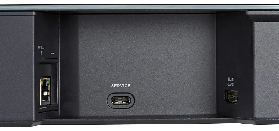 Anschlussfeld mit optischem Eingang, Ethernet-Buchse, USB-C-Serviceanschluss und HDMI-eARC-Eingang