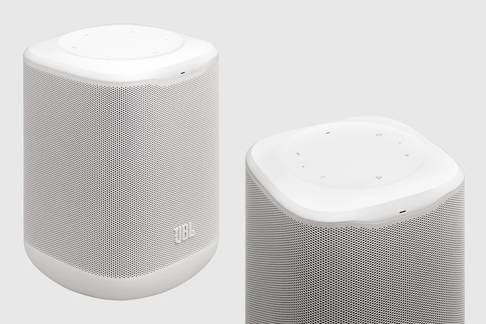 JBL Cove M1 in Weiß, daneben die Oberseite mit den Bedientasten in Nahaufnahme