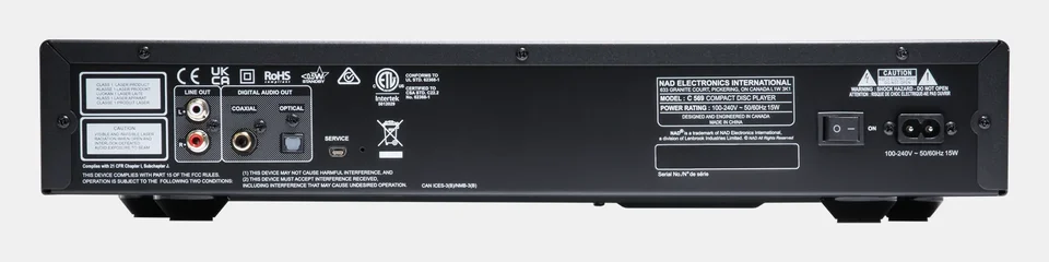 Rückseite des NAD C 569 mit Cinch-Ausgang, koaxialem und optischem Digitalausgang und Netzbuchse
