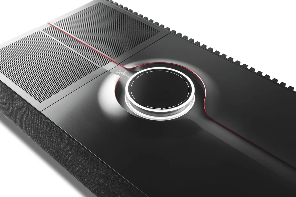 Beleuchteter Drehregler mit Touch-Oberfläche auf dem gebürsteten Aluminiumgehäuse